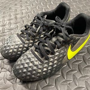 Nike Tiemlo Soccer Cleats Youth size 4Y black and neon yellow great condition.